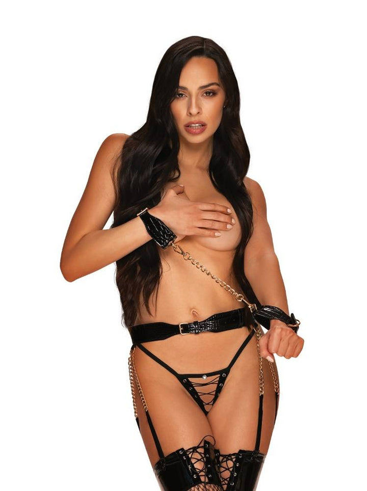 Svart stringtrosa med snörning